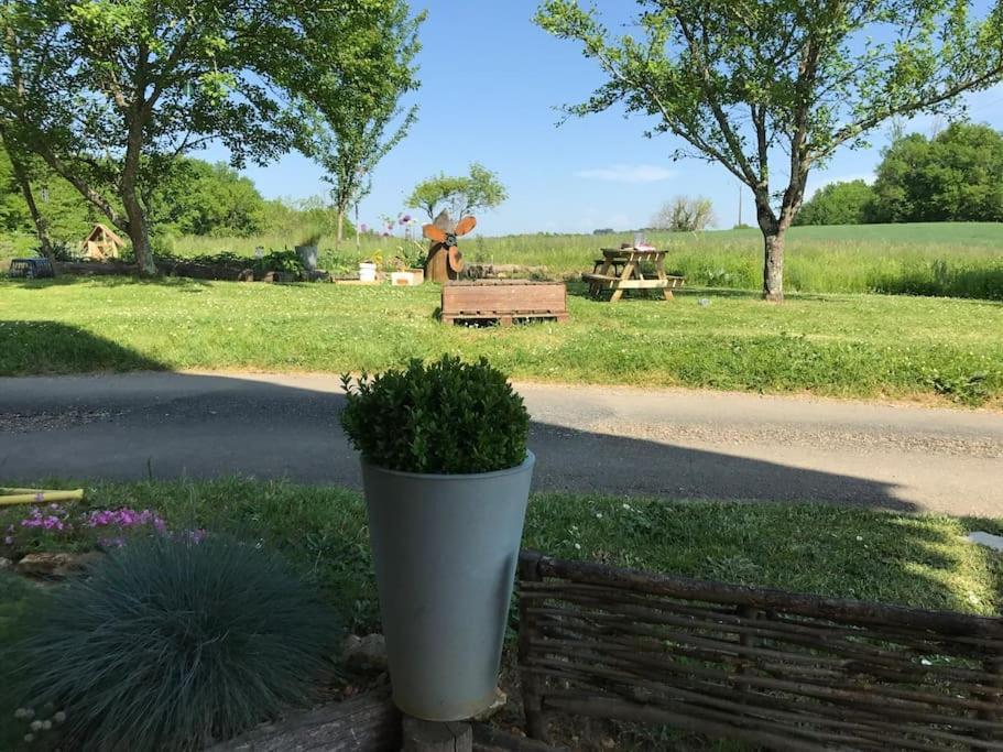 « Le Vieux Hangar » Gite A La Ferme Truffe Bagian luar foto